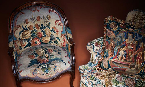 Bergeres de nogal Louis XV, sofá de nogal George I y cojín de tapiz holandés
