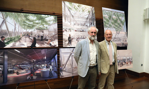 Coordinador general de la Alcaldía de Madrid, Luis Cueto, y el arquitecto Norman Foster