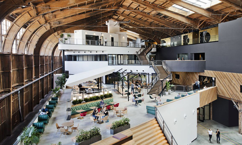 Nueva oficina de Google en el histórico hangar de California  diseñada por ZGF Architects