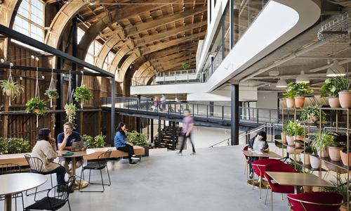 Nueva oficina de Google en el histórico hangar de California  diseñada por ZGF Architects