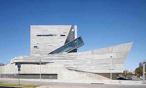 Museo Perot de la Naturaleza y la Ciencia diseñado por Morphosis Architects