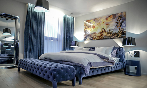 Windsor Dream Bed in blue velvet