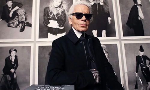 El diseñador de moda alemán Karl Lagerfeld