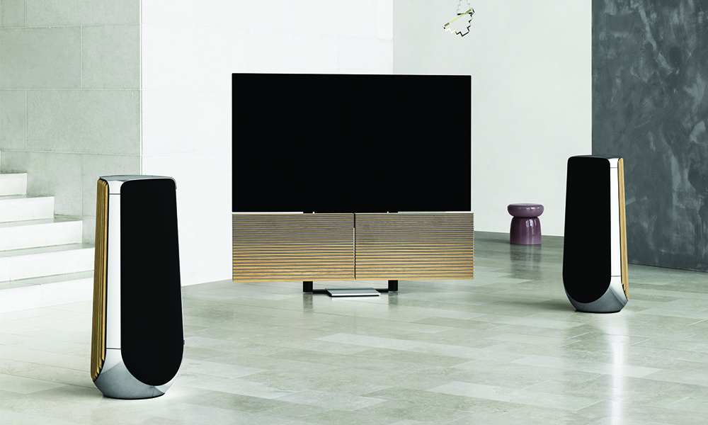 Bang & Olufsen presenta Beovision Harmony el televisor que se puede plegar para “reducir su presencia visual” 