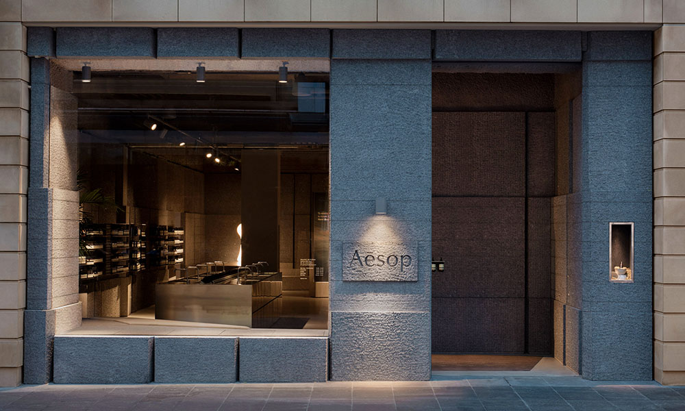 Snøhetta diseñó una nueva tienda Aesop a base de granito 