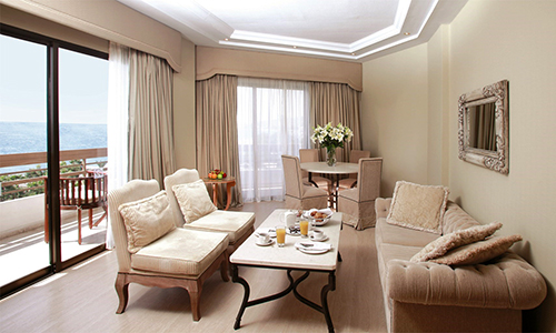 Ceramiche Caesar vistió los interiores y exteriores del Grand Resort Cyprus Hotel.