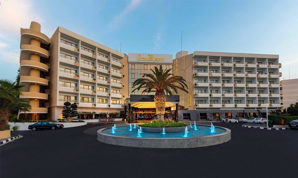 Ceramiche Caesar vistió los interiores y exteriores del Grand Resort Cyprus Hotel
