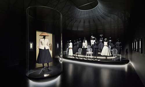 Christian Dior: Designer of Dreams EN Museo de Arte Contemporáneo de Tokio.
