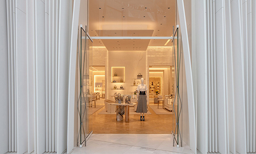 Conoce la nueva fachada de la boutique Dior en Catar.