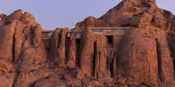 Desert Rock: El lujo sostenible en las montañas del Hiyaz.
