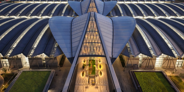 RSHP completa un megacentro de convenciones en Zhengzhou.