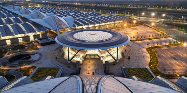 RSHP completa un megacentro de convenciones en Zhengzhou.
